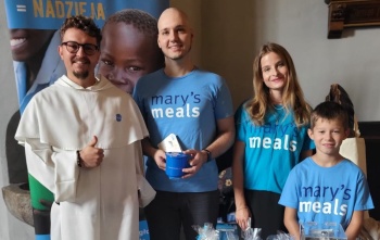 Kolejne 140 dzieci otrzyma roczny posiłek