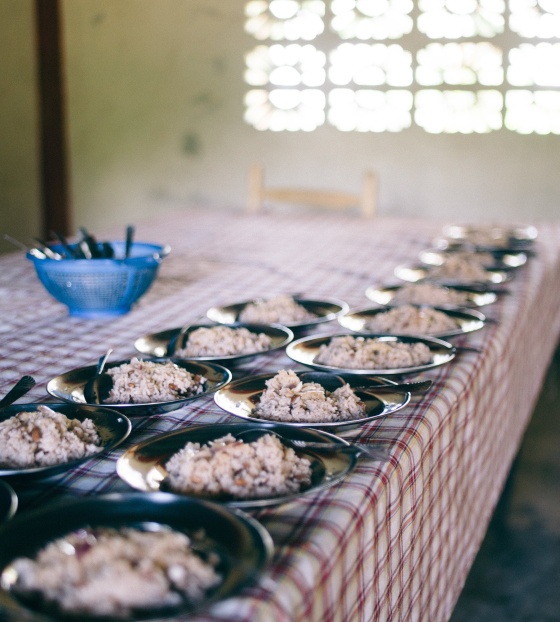 A row of bowls full of rice
