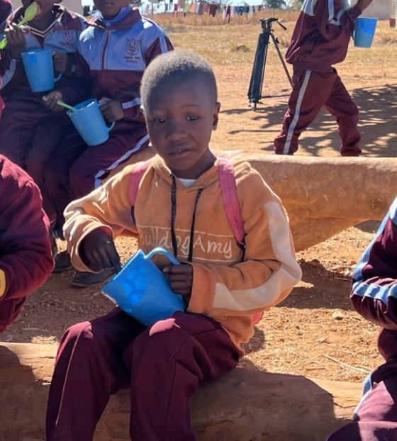 RS25897_Noku and classmates